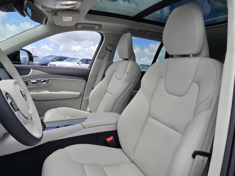 2025 Volvo XC90 B6 Plus Bright Theme 7P