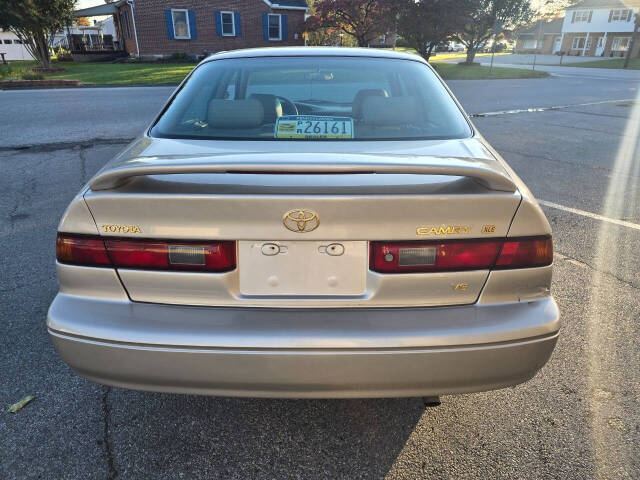 1998 Toyota Camry for sale at QUEENSGATE AUTO SALES in York, PA