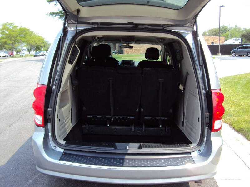 2015 Dodge Grand Caravan null photo 17