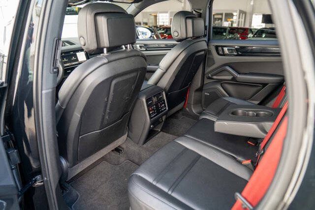 2022 Porsche Cayenne 27