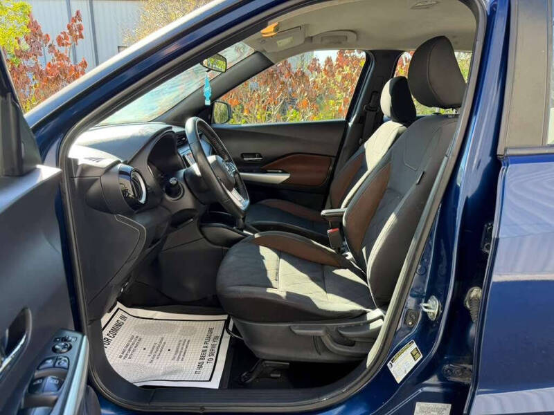 2020 Nissan Kicks SR