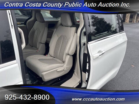 2017 Chrysler Pacifica Hybrid Touring Plus