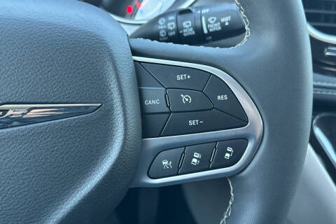 2024 Chrysler Pacifica Plug-In Hybrid Select
