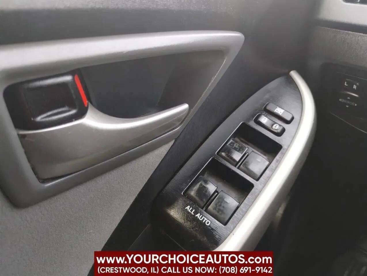 ToyotaPrius Plug-in Hybrid9