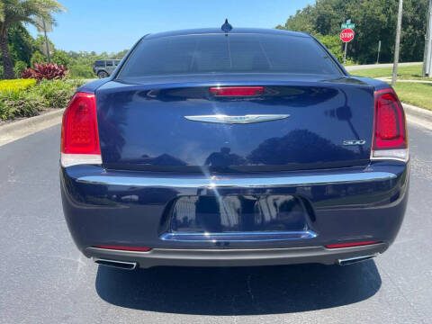 2017 Chrysler 300 Limited