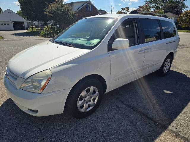 2009 Kia Sedona for sale at QUEENSGATE AUTO SALES in York, PA