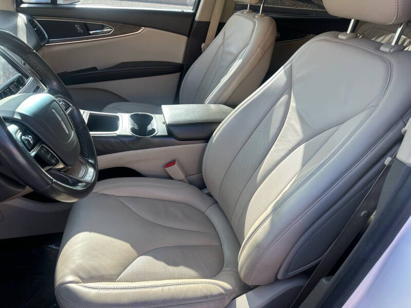 2019 Lincoln Nautilus Select