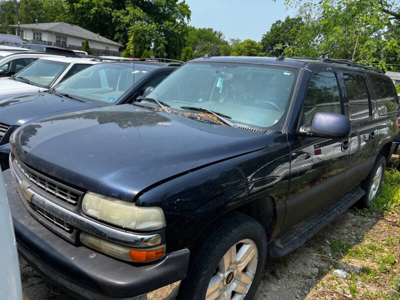2004 Chevrolet Suburban LS's photo