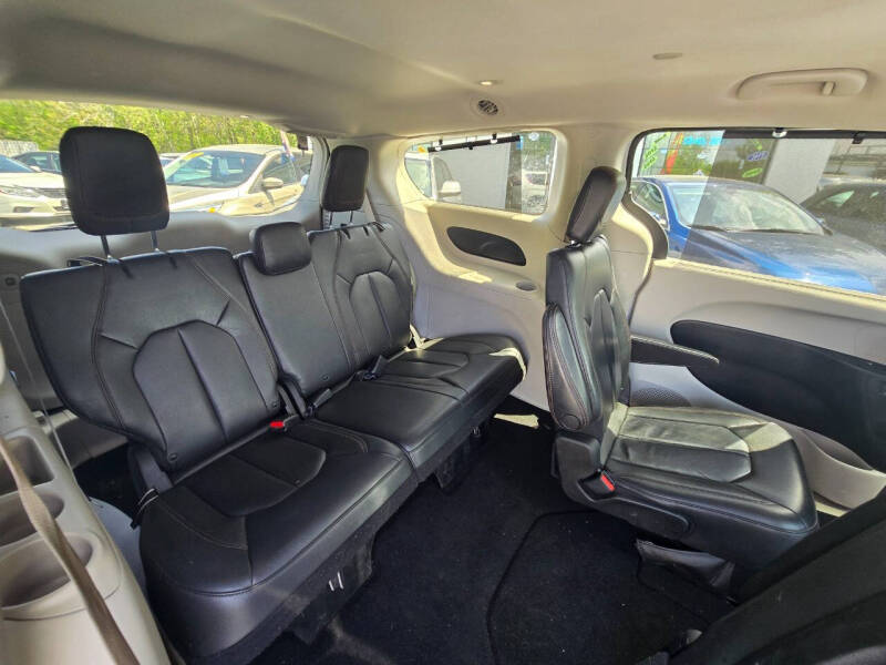 2017 Chrysler Pacifica Touring-L