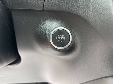 2023 Volvo XC40 B5 Plus Dark Theme