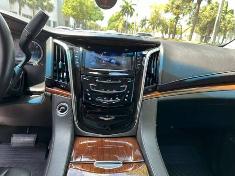 2017 Cadillac Escalade Standard