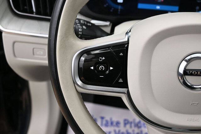 2023 Volvo XC60 B5 Plus Dark Theme