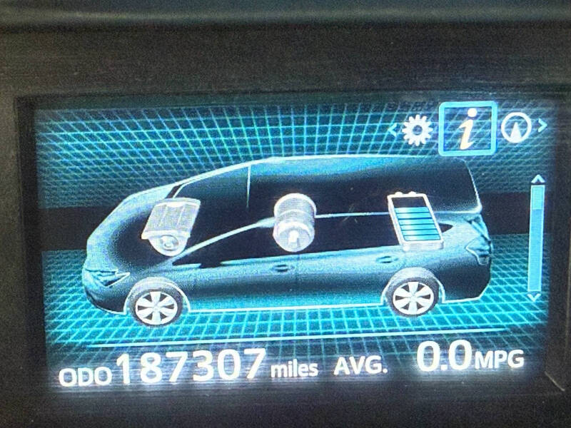 2017 Toyota Prius v Five