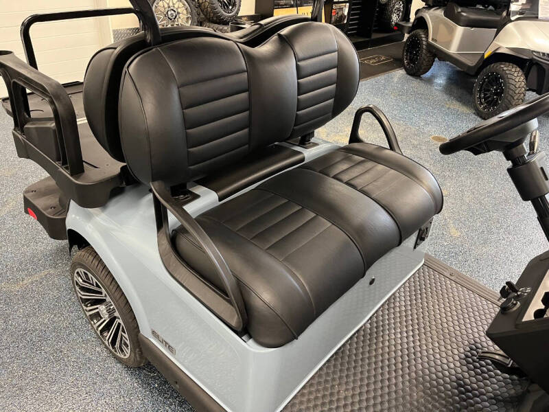 2026 E-Z-GO RXV 4 ST