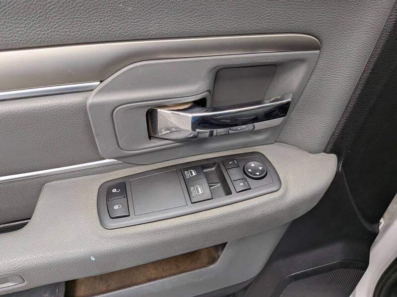 2016 RAM 1500 SLT