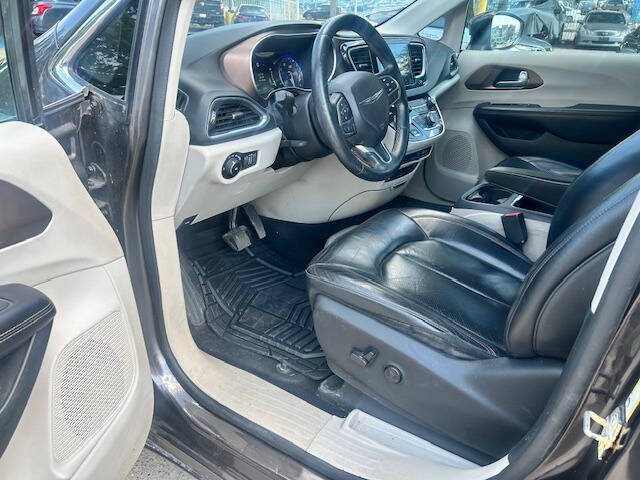 2017 Chrysler Pacifica Touring-L Plus