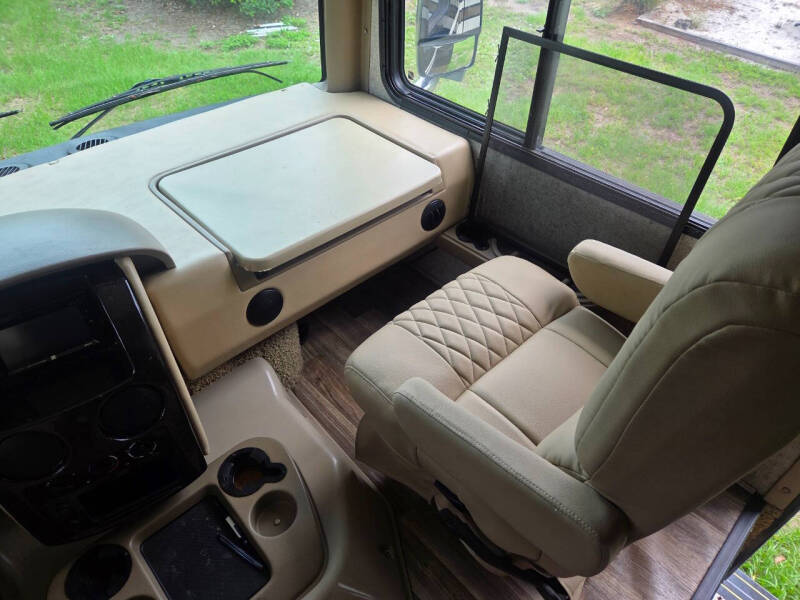 2017 Thor Motor Coach MIRAMAR 35.2