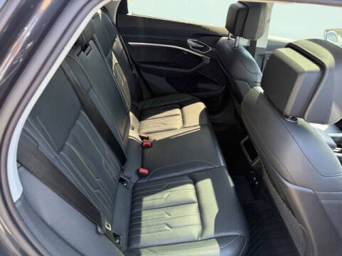 2019 Audi e-tron quattro Prestige