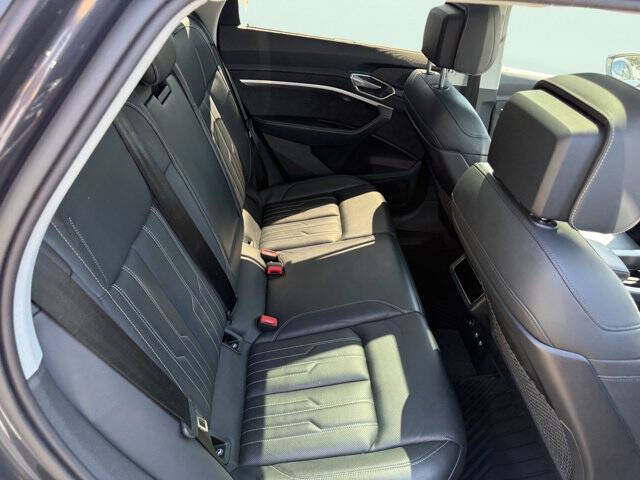 2019 Audi e-tron quattro Prestige