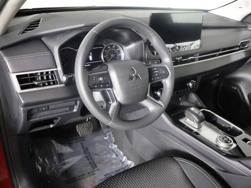 2025 Mitsubishi Outlander ES