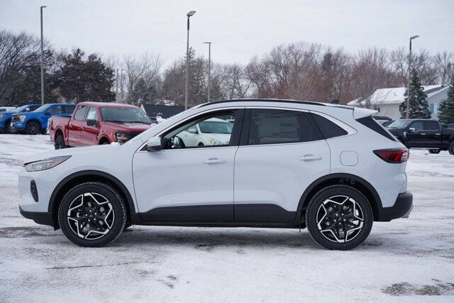 2026 Ford Escape Hybrid Platinum