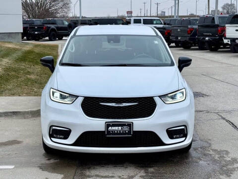 2024 Chrysler Pacifica Plug-In Hybrid Select