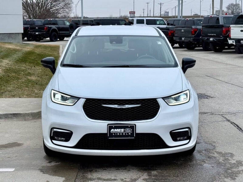 2024 Chrysler Pacifica Plug-In Hybrid Select