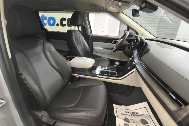 2024 Kia Carnival EX