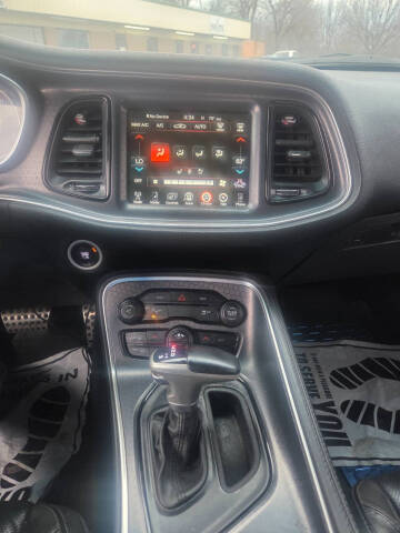 2015 Dodge Challenger SXT Plus