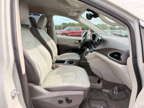 2017 Chrysler Pacifica Touring-L Plus