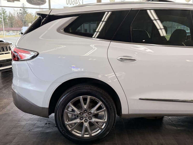 2023 Buick Enclave Essence