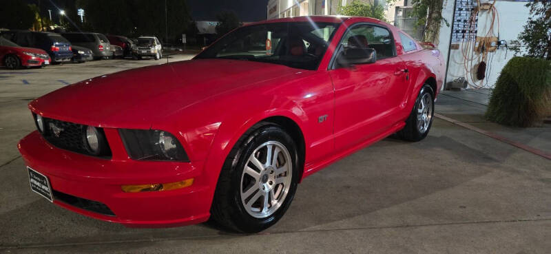 2005 Ford Mustang GT Deluxe