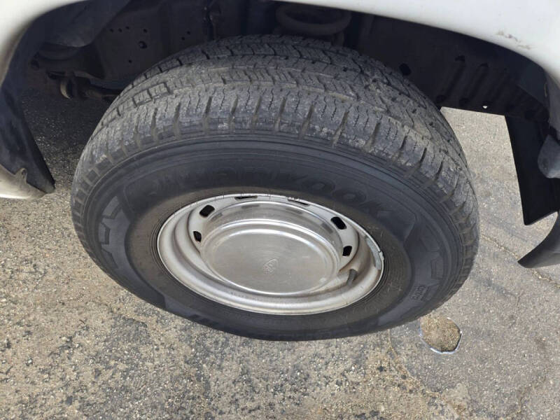 2003 Ford E-Series E-150 Base