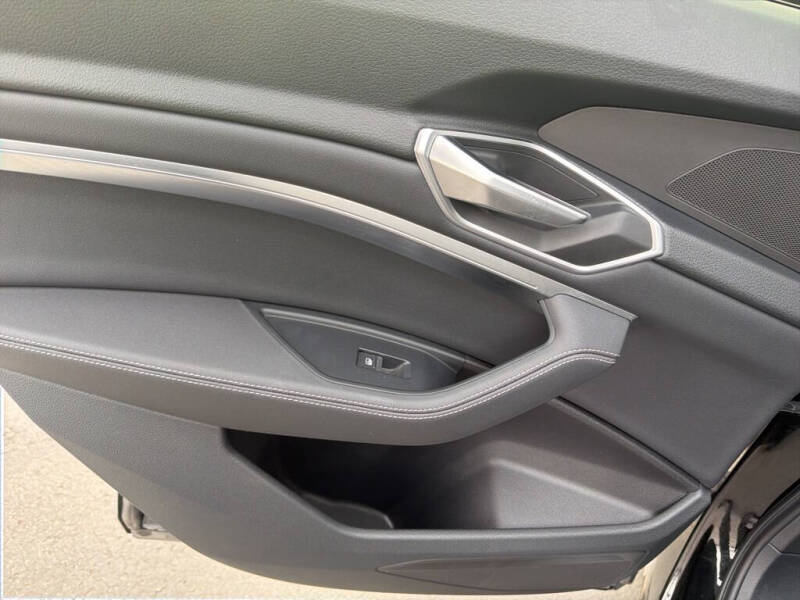 2021 Audi e-tron quattro Premium