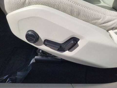 2024 Volvo XC60 B5 Core Dark Theme