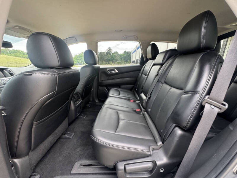 2017 Nissan Pathfinder SL