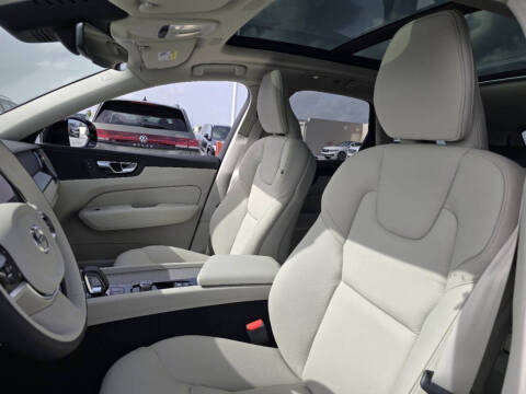 2025 Volvo XC60 B5 Plus Dark Theme