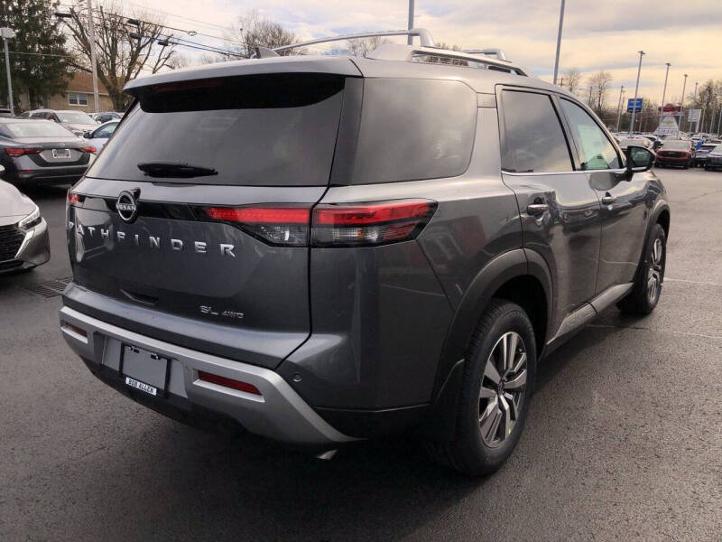 2025 Nissan Pathfinder SL