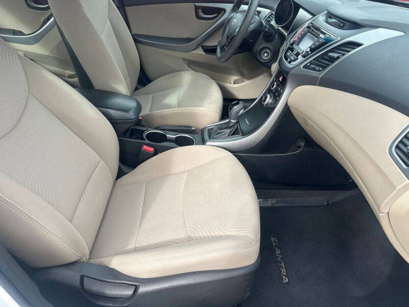 2015 Hyundai Elantra SE