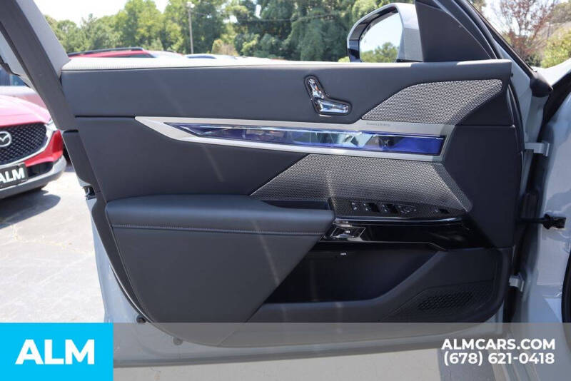 2025 BMW 7 Series 740i