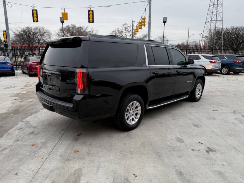 2015 GMC Yukon XL SLT photo 4