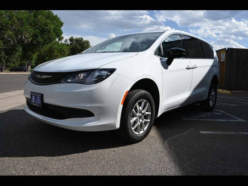 2025 Chrysler Voyager LX