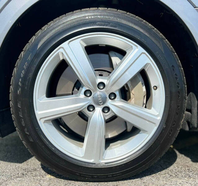 2019 Audi e-tron quattro Prestige