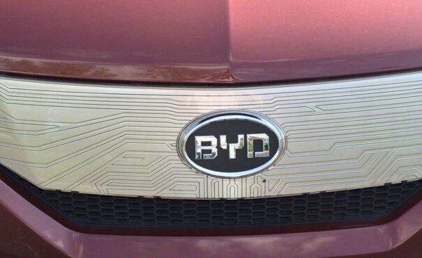 2024 BYD E6