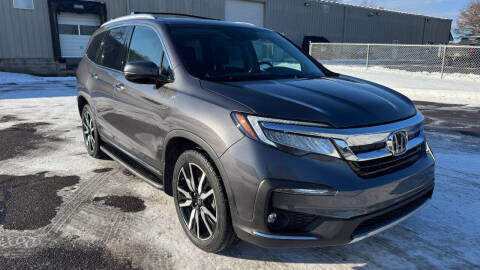 2019 Honda Pilot Touring w/Rear Captain's Chairs