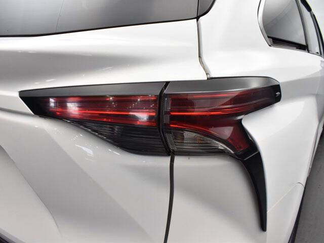 2022 Toyota Sienna LE 8-Passenger