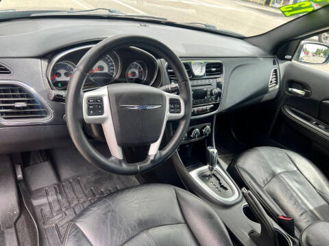 2013 Chrysler 200 Limited