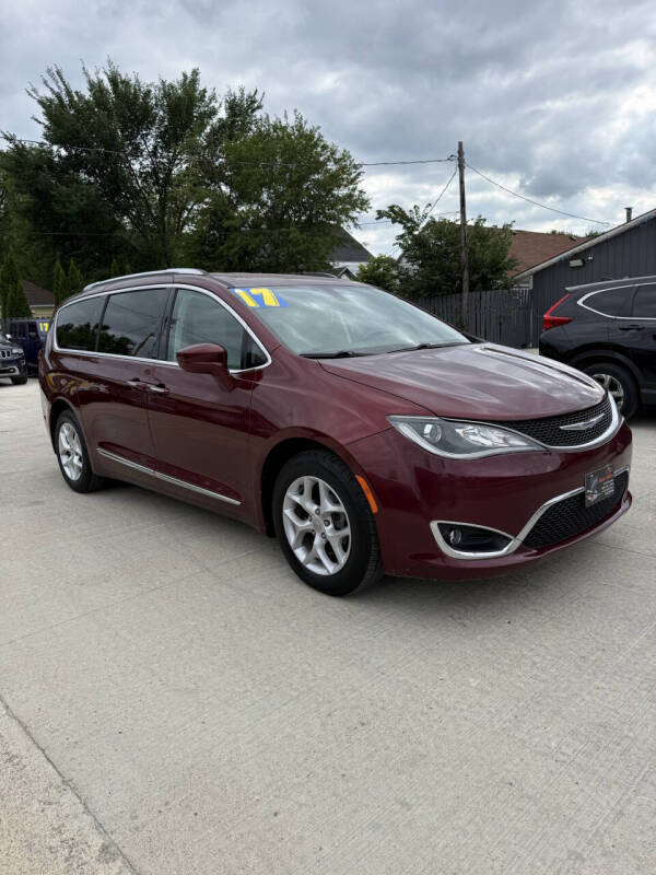 2017 Chrysler Pacifica Touring-L Plus