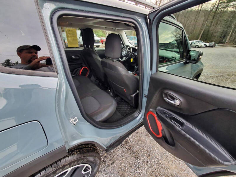 2015 Jeep Renegade Trailhawk photo 9