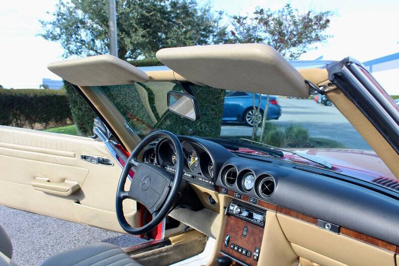 1987 Mercedes-Benz 560-Class 560 SL